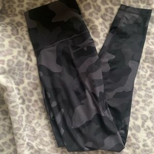 Camo leggings with pockets (sold on curtsy)